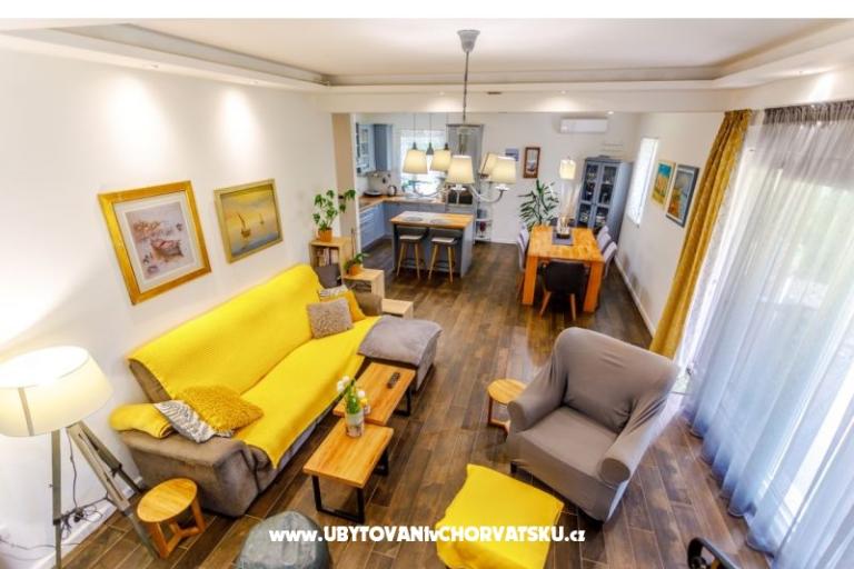 Holliday Home D&amp;A – photo 14