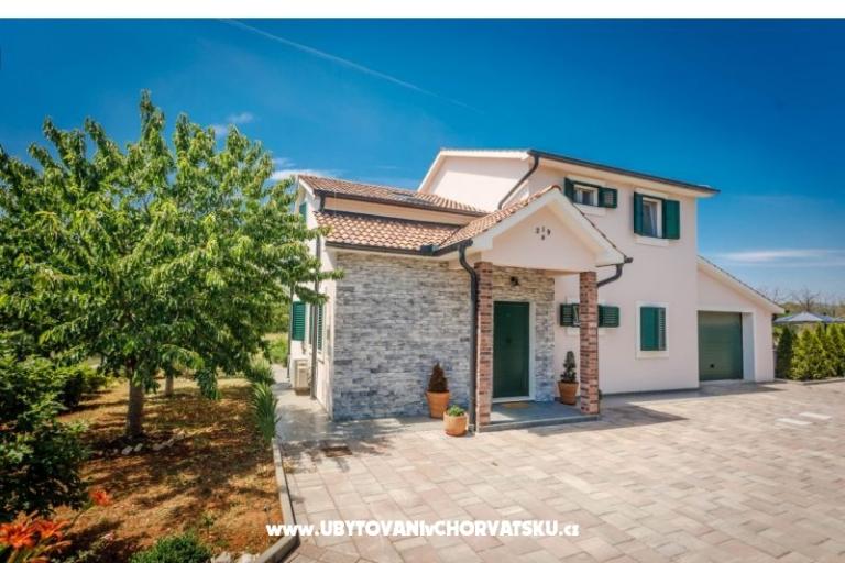 Holliday Home D&amp;A – photo 2