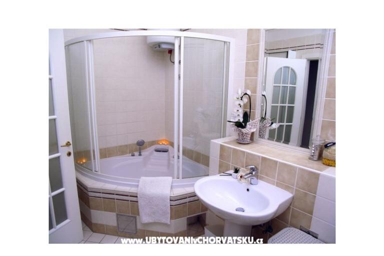 AdiOro Luxury Beachfront Apartment – photo 9