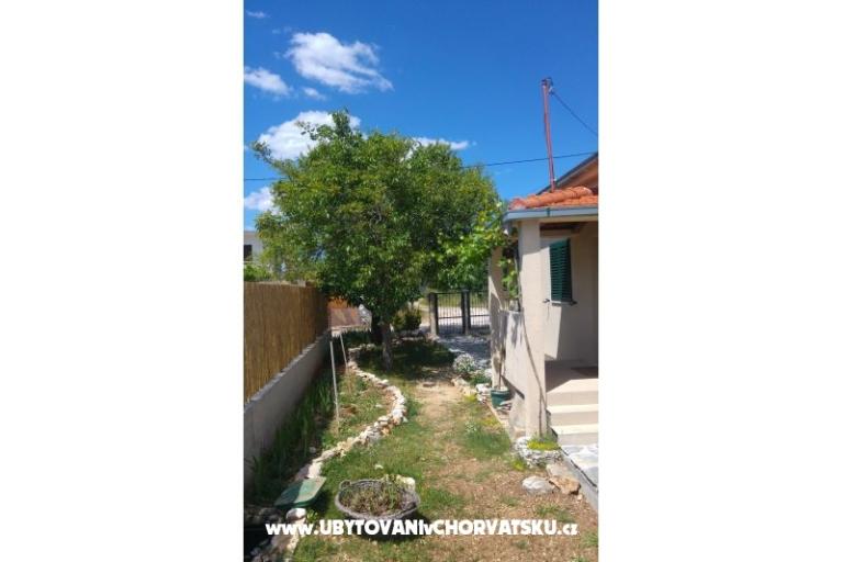 Countryside house with pool – photo 13