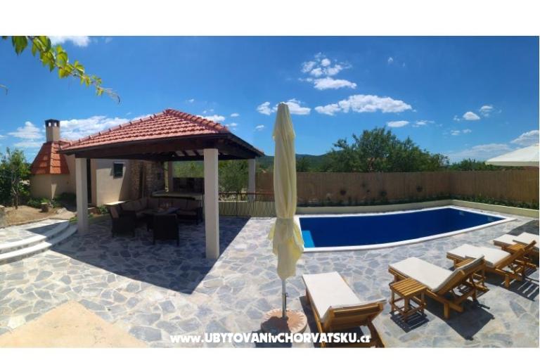 Countryside house with pool – photo 2