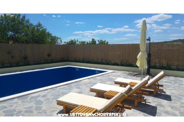 Countryside house with pool – photo 3
