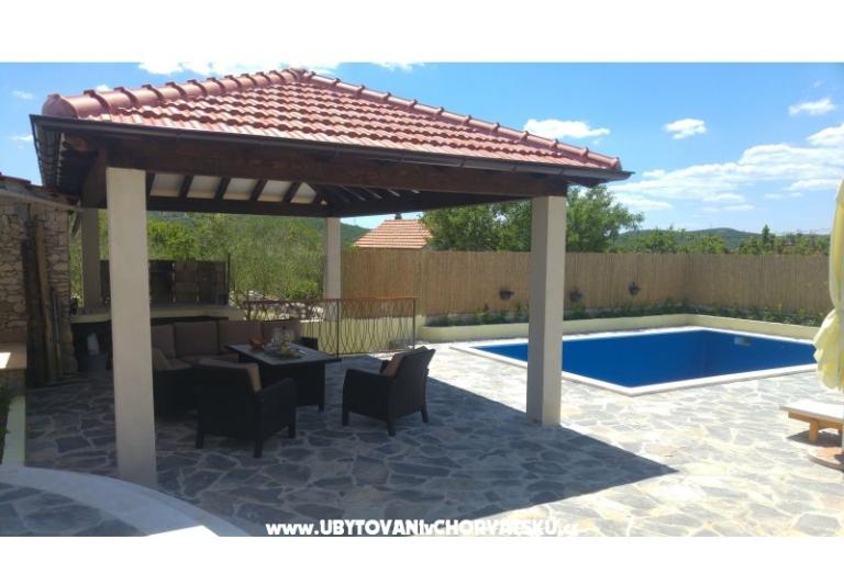 Countryside house with pool – photo 5