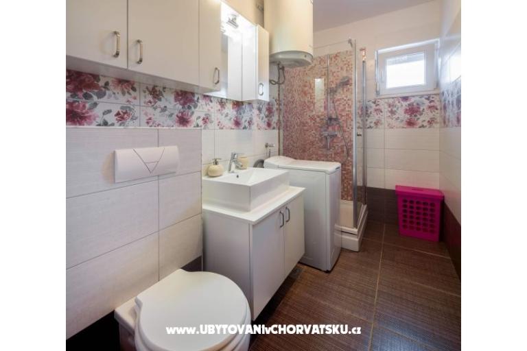 LAURA, 110 m2 pool, 100 m to beach – photo 8