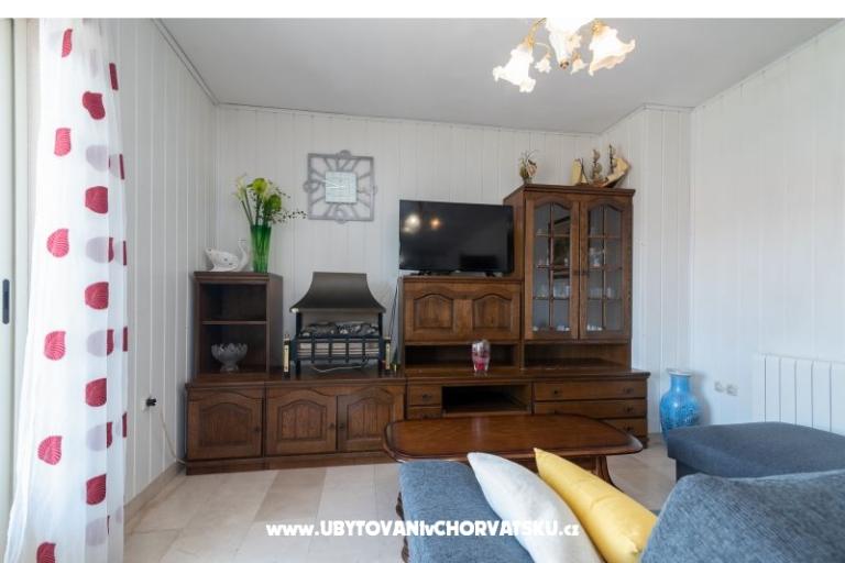 Lola Apartments – photo 2