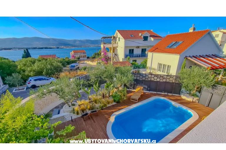 The Three Flowers Pool House – photo 15