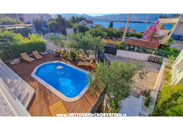 The Three Flowers Pool House – photo 17