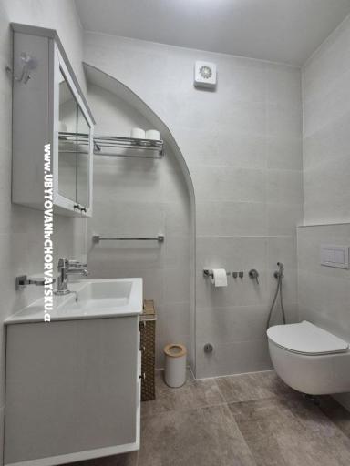 The Three Flowers Pool House – photo 47
