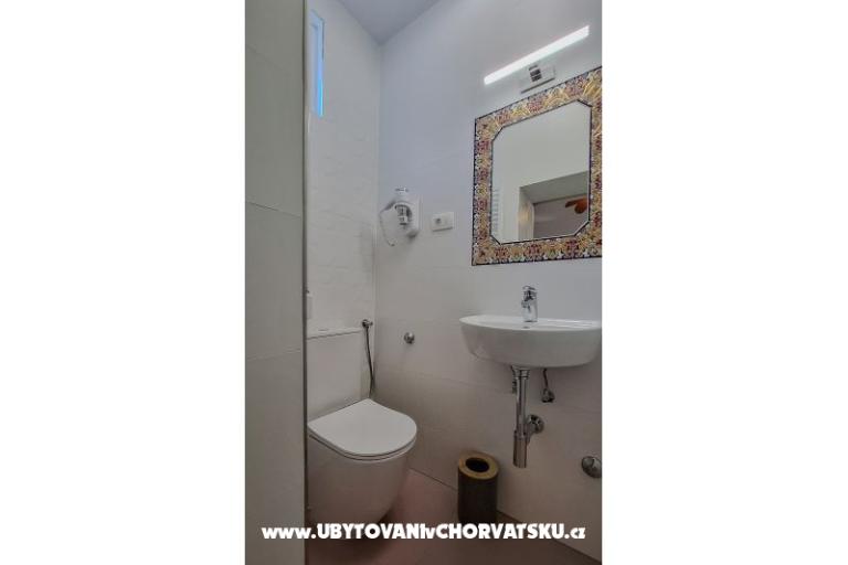 The Three Flowers Pool House – photo 49