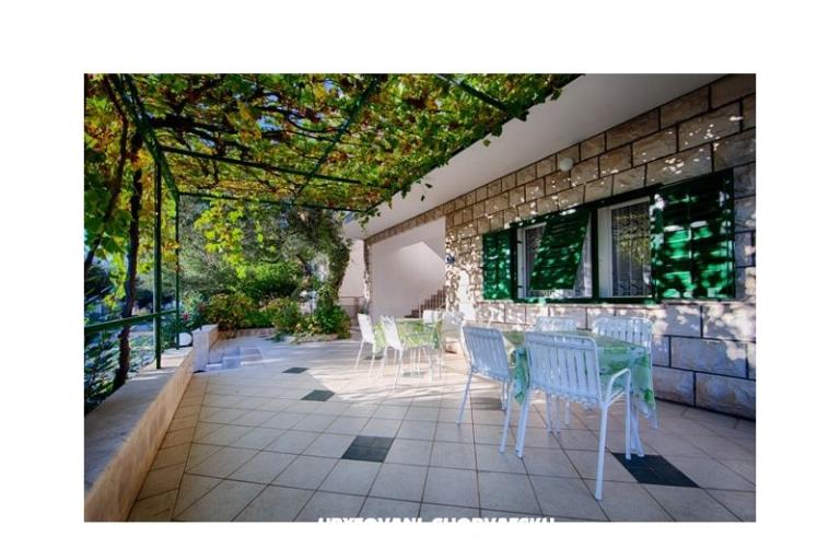 Čobrnić Rooms i Apartments – photo 3