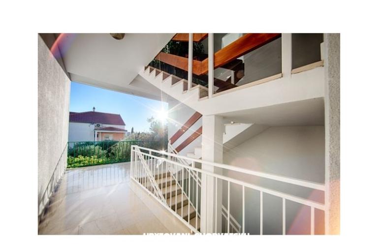 Čobrnić Rooms i Apartments – photo 6