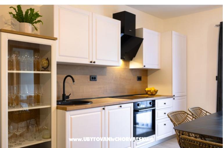 House s pogledom na more Antivo – photo 10