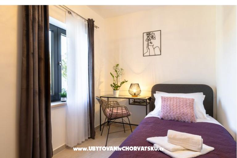 House s pogledom na more Antivo – photo 14