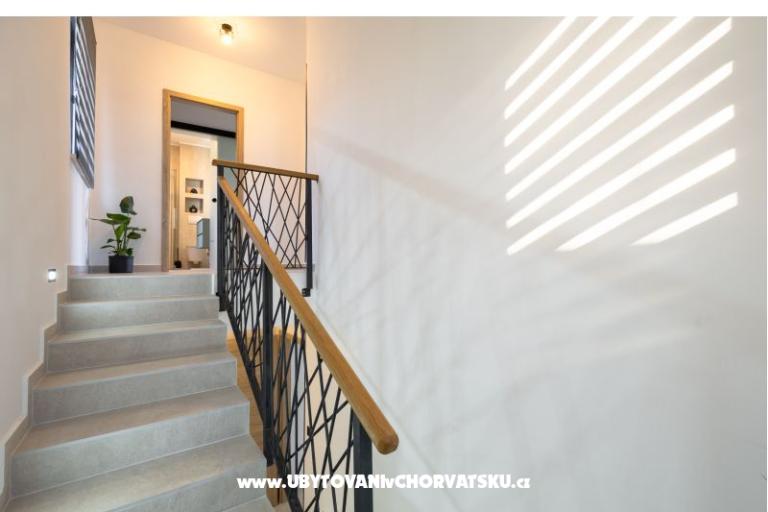 House s pogledom na more Antivo – photo 18