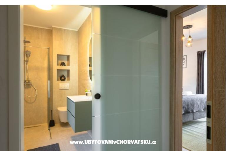 House s pogledom na more Antivo – photo 21