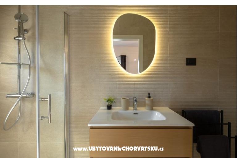 House s pogledom na more Antivo – photo 28