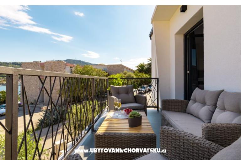 House s pogledom na more Antivo – photo 36