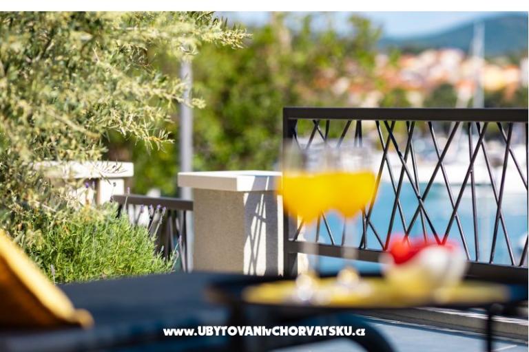 House s pogledom na more Antivo – photo 51