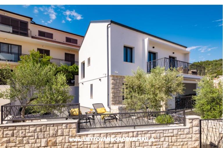 House s pogledom na more Antivo – photo 59