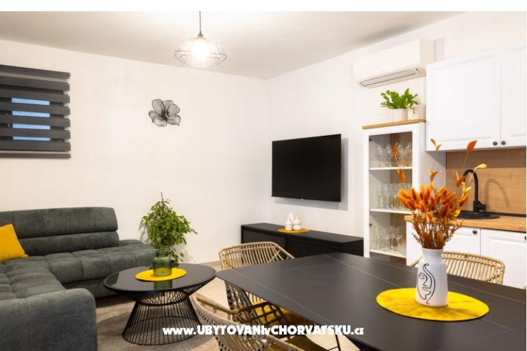 House s pogledom na more Antivo – photo 8