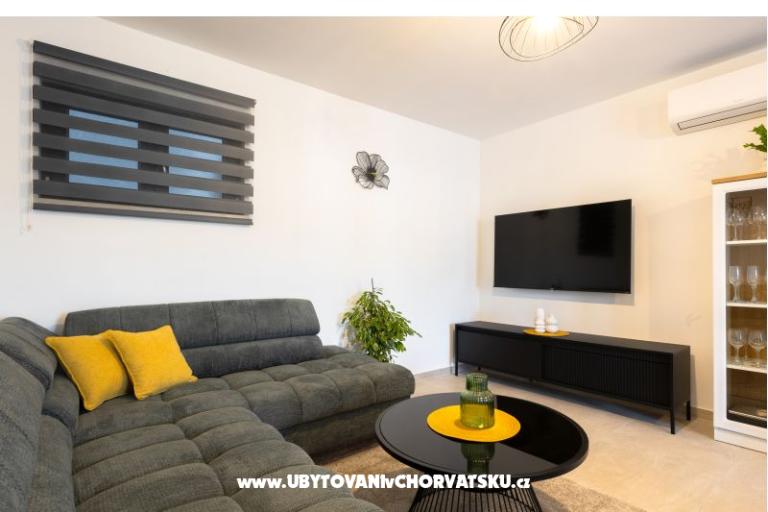House s pogledom na more Antivo – photo 9