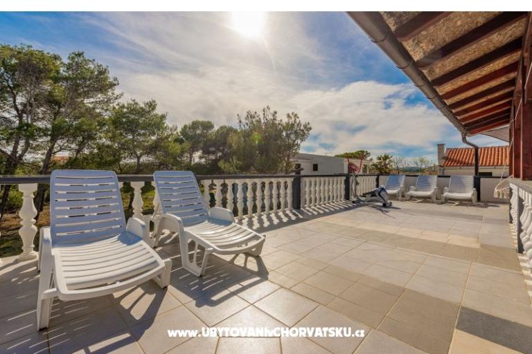 Apartments Villa Agape Vir – photo 16
