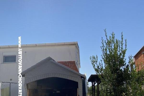 APARTMANI HELENA OASIS VIR – photo 11