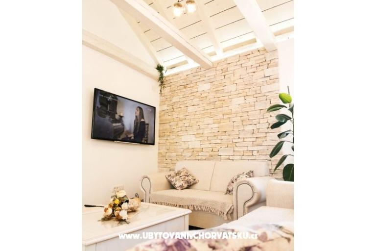 Vacation house  Diana +pool+jacuzzi – photo 11