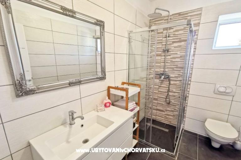 Vacation house  Diana +pool+jacuzzi – photo 9