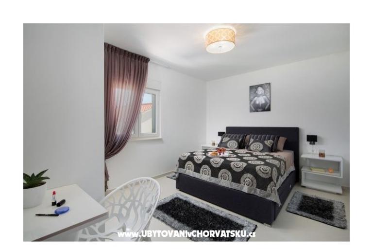 Villa Vista Royal – photo 16