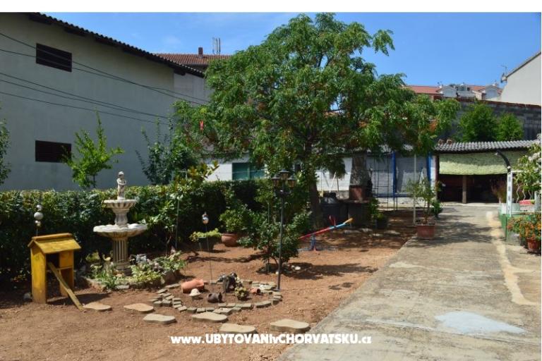 Apartment Garden – photo 2