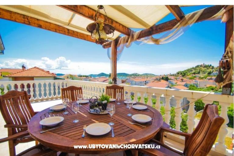 Lola's apartments – photo 8