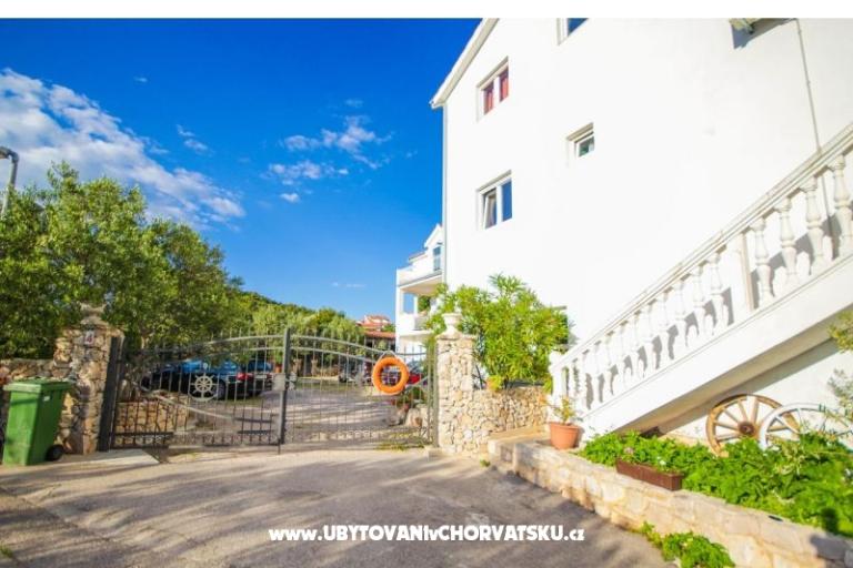 Lola's apartments – photo 5