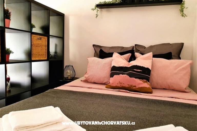 Apartments Tena,  prvi red do mora – photo 18