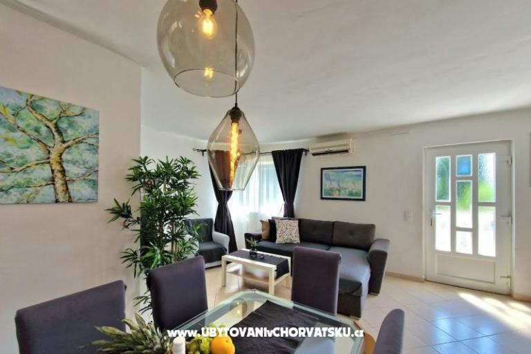 Apartments Tena,  prvi red do mora – photo 30