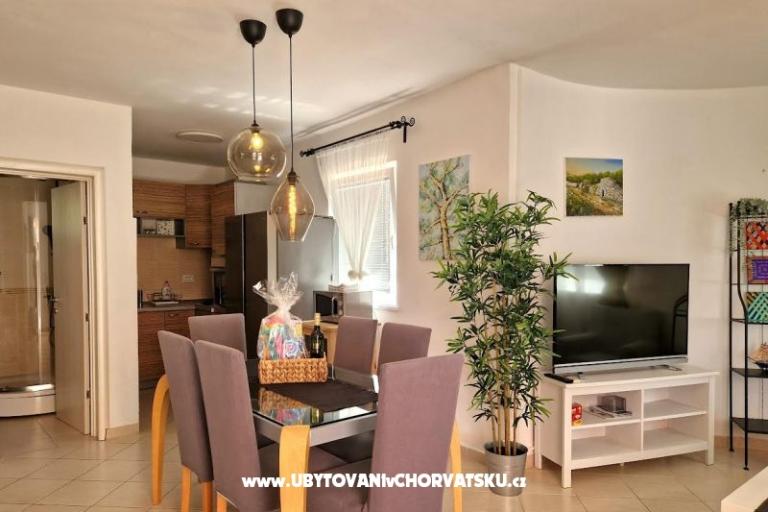 Apartments Tena,  prvi red do mora – photo 34