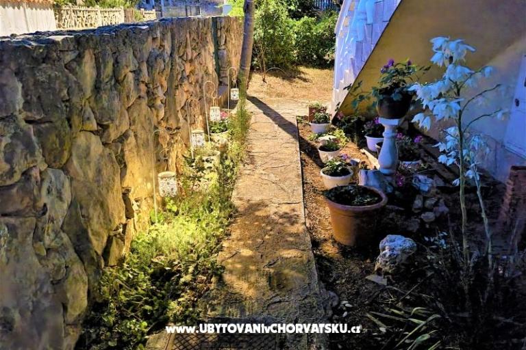 Apartments Tena,  prvi red do mora – photo 38