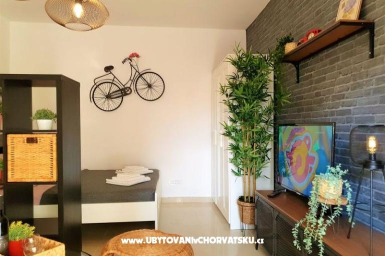 Apartments Tena,  prvi red do mora – photo 39
