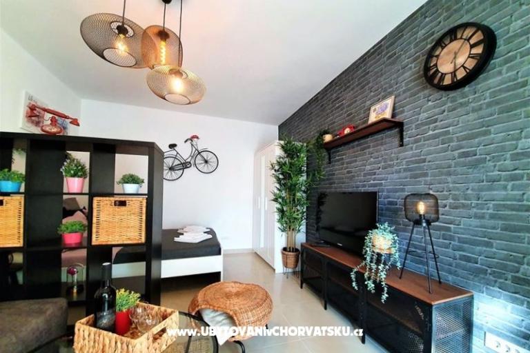 Apartments Tena,  prvi red do mora – photo 46