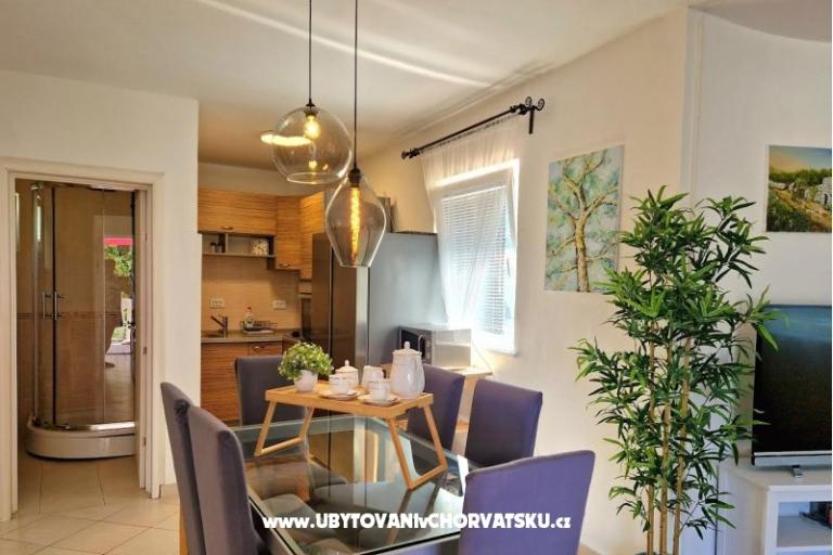 Apartments Tena,  prvi red do mora – photo 50
