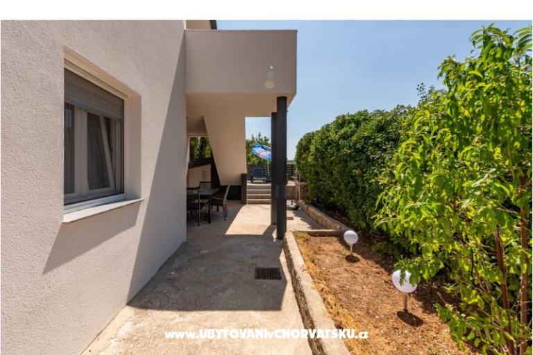Apartment Luxe Holiday Home – photo 10