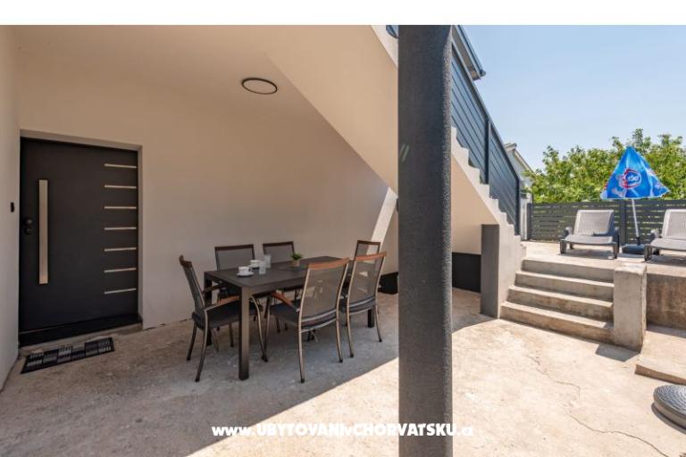 Apartment Luxe Holiday Home – photo 15