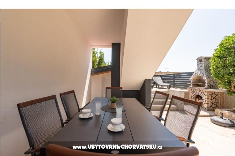 Apartment Luxe Holiday Home – photo 17