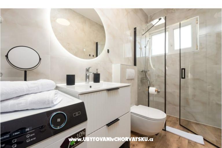 Apartment Luxe Holiday Home – photo 9