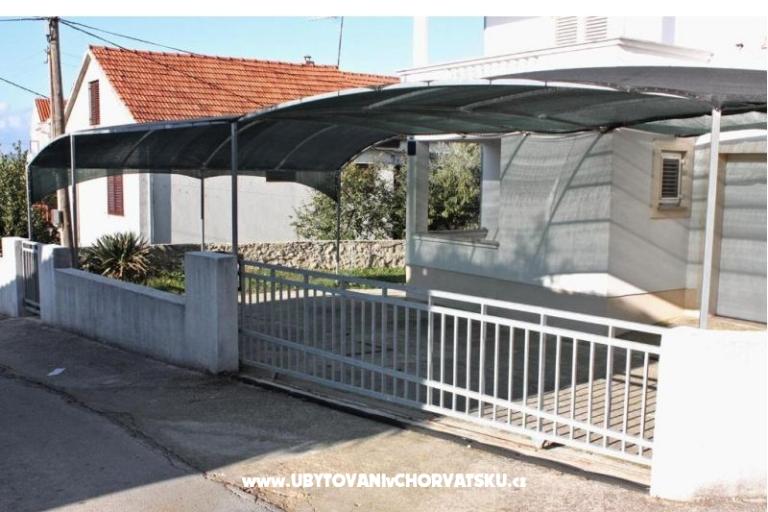 Apartments Zara by the sea – photo 7