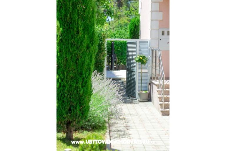 Apartment with pool ViGo – photo 18