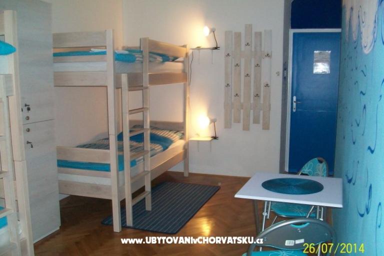 Chameleon hostel – photo 10