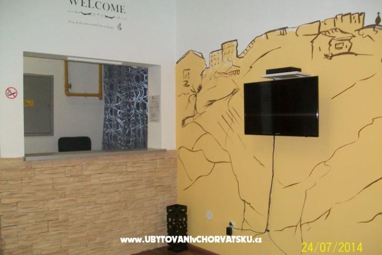 Chameleon hostel – photo 13