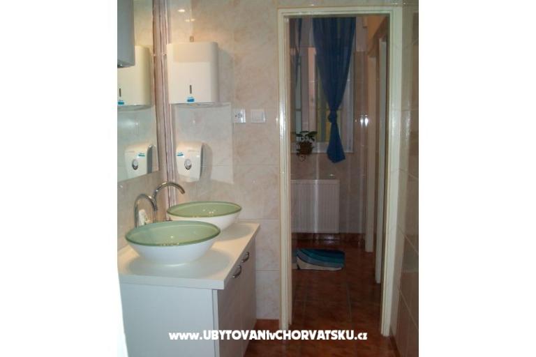 Chameleon hostel – photo 16