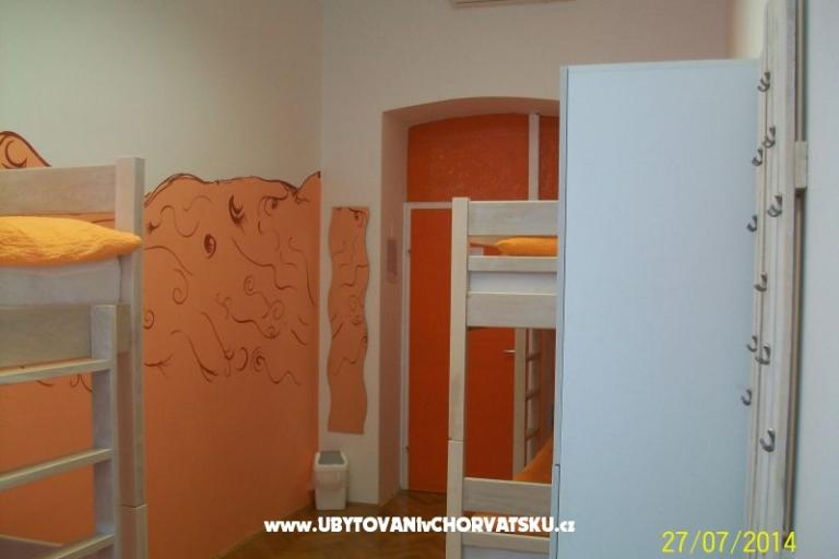 Chameleon hostel – photo 8